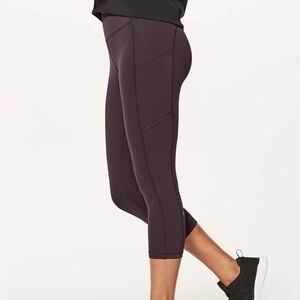 Lululemon Leggings Speed Up Crop 21”
Size 12